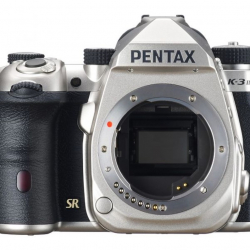 商品画像:<K>PENTAX デジタル一眼レフカメラ K-3 Mark III・ボディ(2573万画素/KAF2マウント/シルバー) K-3 MARK III SILVER BODY